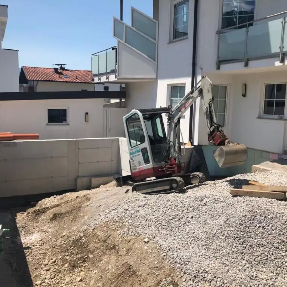 Kettenbagger TB016 der Firma Hussl Erdbau Innsbruck