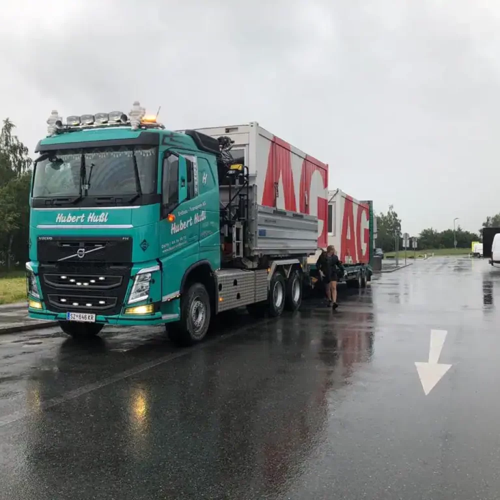 LKW von Hussl Erdbau Transporte Wattens